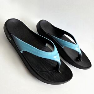 OOFOS Women's Comfort Shock Absorbing Sandals Black W/ Blue Straps, Size 10 / 41